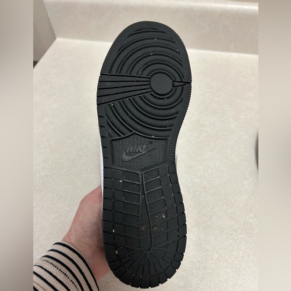 Nike Air Jordan One Low. Sz Yth 7. Womens 8.5. Black and white with gray swoosh. - Picture 9 of 10